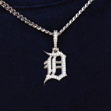 Colgante Micro Logo Oficial MLB de los Detroit Tigers en Oro Blanco