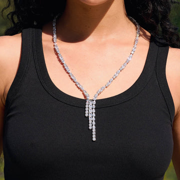 Collar lariat de oro blanco con diamantes y piedras preciosas mixtas