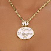 Dije de princesa latina en oro amarillo