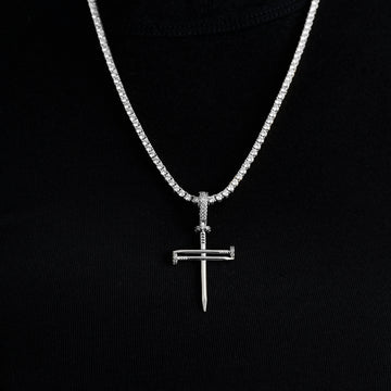 Colgante Cruz de Clavos en Oro Blanco