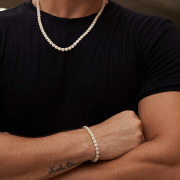 Paquete de collar y pulsera de tenis microagrupados en oro amarillo