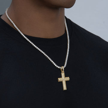 Colgante Cruz de Flecha Helada en Oro Amarillo