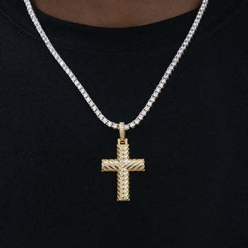 Colgante Cruz de Flecha Helada en Oro Amarillo