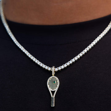 Colgante de raqueta de tenis helada en oro amarillo
