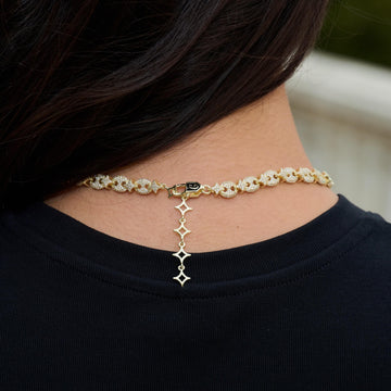 Cadena Valentina helada en oro amarillo