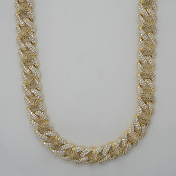 Cadena de eslabones con remaches de punta de diamante en oro amarillo