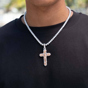 Dije de cruz grande de espinas de rosa con diamantes en oro blanco