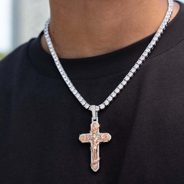 Dije de cruz grande de espinas de rosa con diamantes en oro blanco