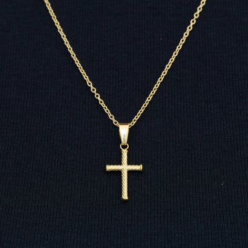 Colgante de cruz de cuerda retorcida micro en oro amarillo