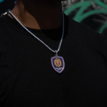 Dije oficial del escudo principal del Orlando City Soccer Club de la MLS en oro blanco