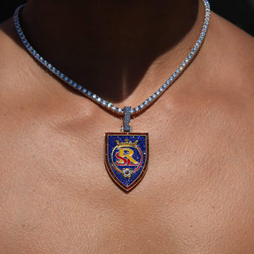 Colgante oficial del logo de Real Salt Lake de la MLS en oro blanco