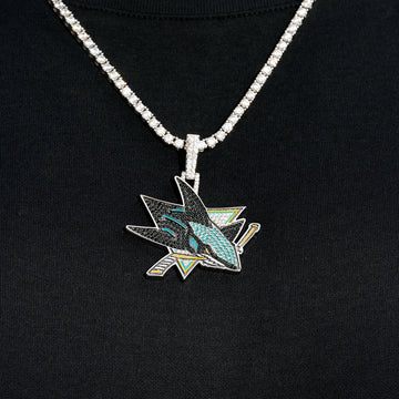 Colgante oficial del logotipo de los San Jose Sharks de la NHL en oro blanco