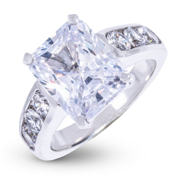 Anillo de compromiso de diamante cultivado grueso Radiant Stone en platino