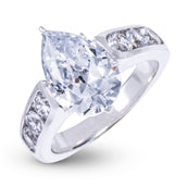 Anillo de compromiso de diamante de laboratorio grueso con piedra en forma de lágrima en platino