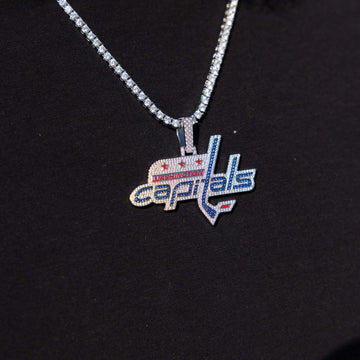 Colgante con el logotipo oficial de la NHL de los Washington Capitals en oro blanco