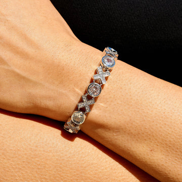 Pulsera Cadena de Tenis XOXO Helada en Oro Blanco
