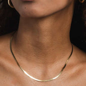 Cadena Micro Herringbone de Oro Sólido de 10k (2.5mm)