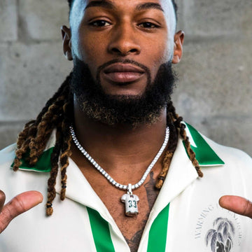 Colgante de la camiseta de Aaron Jones de los Green Bay Packers