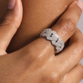 Anillo de diamante con garras en vermeil de oro blanco