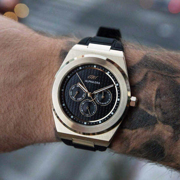 Alpha Era® dorado de 42 mm con correa de caucho