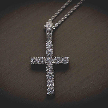 Cruz de diamantes en oro blanco