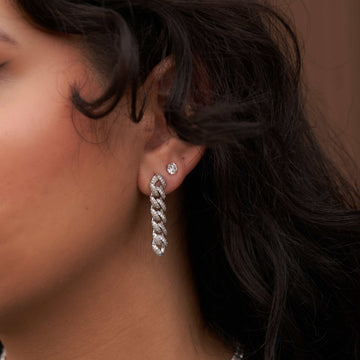Aretes GLD Prong Cuban en oro blanco de 6 mm