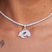 Colgante con micro logotipo oficial de la NFL de Los Angeles Rams - Oro blanco