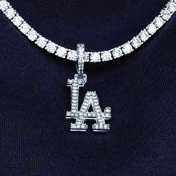 Colgante oficial de micro logotipo MLB de Los Angeles Dodgers en oro blanco