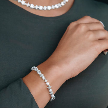 Pulsera de tenis de oro blanco con estrellas y piedras redondas