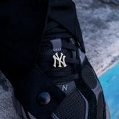 New York Yankees Iced Shoelace Charm - White Gold