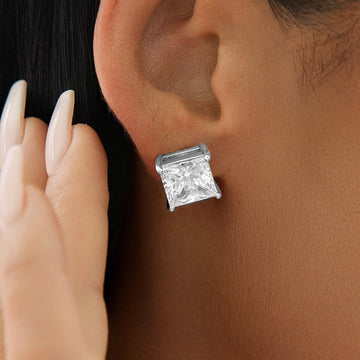 Pendientes de tuerca de oro blanco con diamante de talla cuadrada de 10 MM