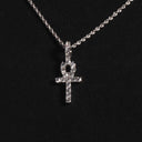 Colgante de cruz de ankh micro de oro blanco macizo - diamantes VS