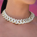 Cadena Cubana de Eslabones Apretados de Baguettes de Diamantes en Oro Amarillo - 19 mm