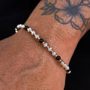 Pulsera con abalorios esféricos helados