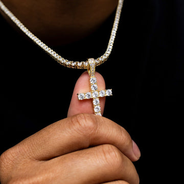 Cruz de diamantes en oro amarillo
