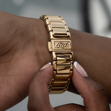 Fluted Bezel Alpha Era in Yellow Gold
