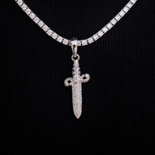 Colgante de cuchillo helado en oro blanco