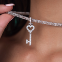 Colgante de llave Corazón de Diamante en Oro Blanco