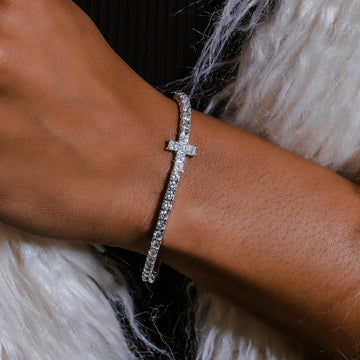 Pulsera de tenis con cruz