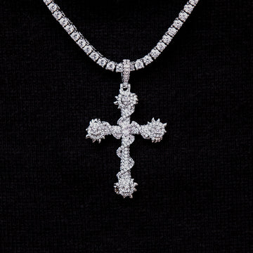 Cruz de picos con incrustaciones de cristal