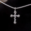 Cruz de picos con incrustaciones de cristal
