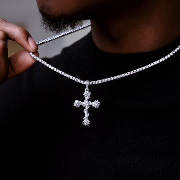 Cruz de picos con incrustaciones de cristal