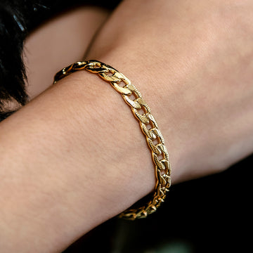 Curb Chain Bracelet in Yellow Gold- 6mm