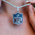 Colgante con el logo de la NFL helado