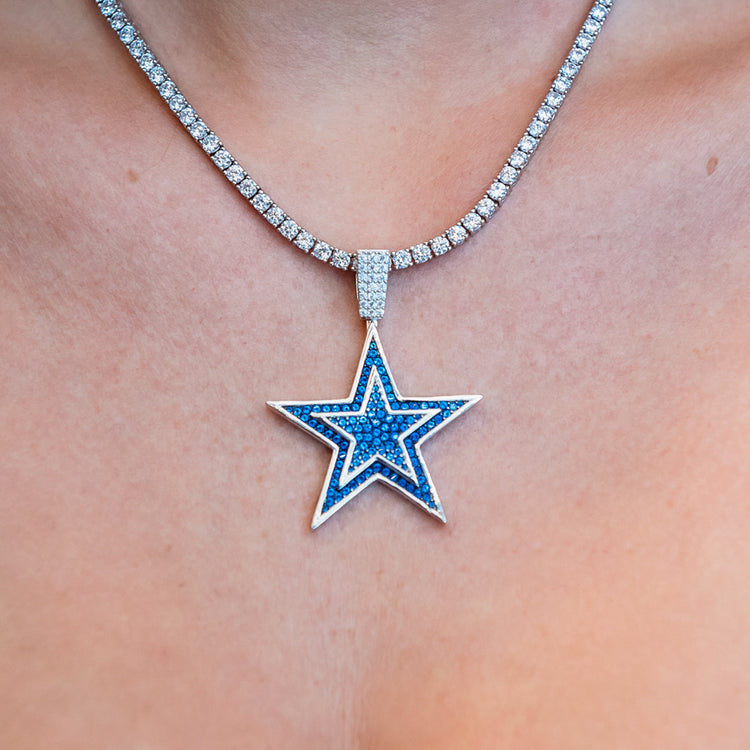 True Fans Dallas Cowboys 1/20 CT. T.W. Diamond Helmet Necklace in 10K  Yellow Gold | Kay