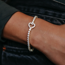 Pulsera de tenis con corazón de oro amarillo