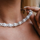 Collar cubano de halo helado de 10 mm con perlas en oro blanco