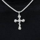 Cruz de picos con incrustaciones de cristal
