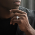 Anillo Cruz Gótica de Baguette de Diamantes en Vermeil de Oro Blanco