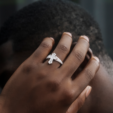 Anillo Cruz Gótica de Baguette de Diamantes en Vermeil de Oro Blanco